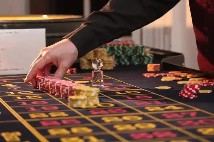 Ilustrasi panduan bermain 777slot neon